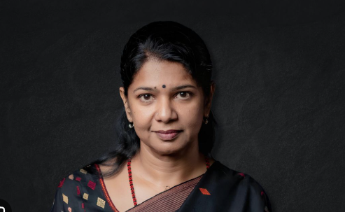 இரட்டைமலை சீனிவாசன் நினைவு தினம்: “சமத்துவம், சமூக நீதிக்காக வாழ்நாள் முழுவதும் உழைத்தவர்” என கனிமொழி புகழஞ்சலி